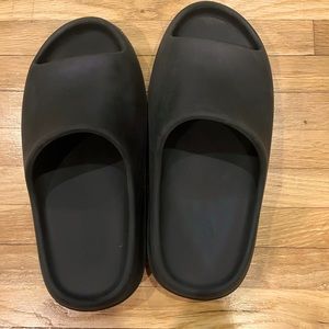 Yeezy Slide “Onyx”